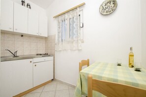Apartment (A2) | Private kitchen