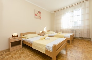 Free WiFi, bed sheets - Apartments Vladimir (Vodice)