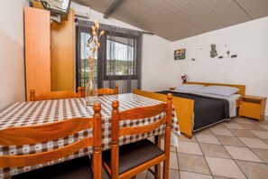 Bügeleisen/Bügelbrett, kostenloses WLAN, Bettwäsche