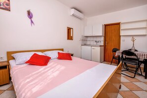 Iron/ironing board, free WiFi, bed sheets - Apartments Jakoubek (Rogoznica)