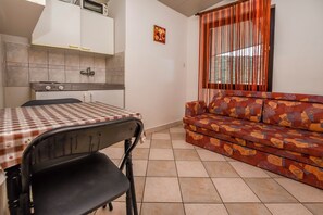 TV - Apartments Jakoubek (Rogoznica)