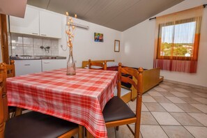 Fridge, stovetop, coffee/tea maker, electric kettle - Apartments Jakoubek (Rogoznica)