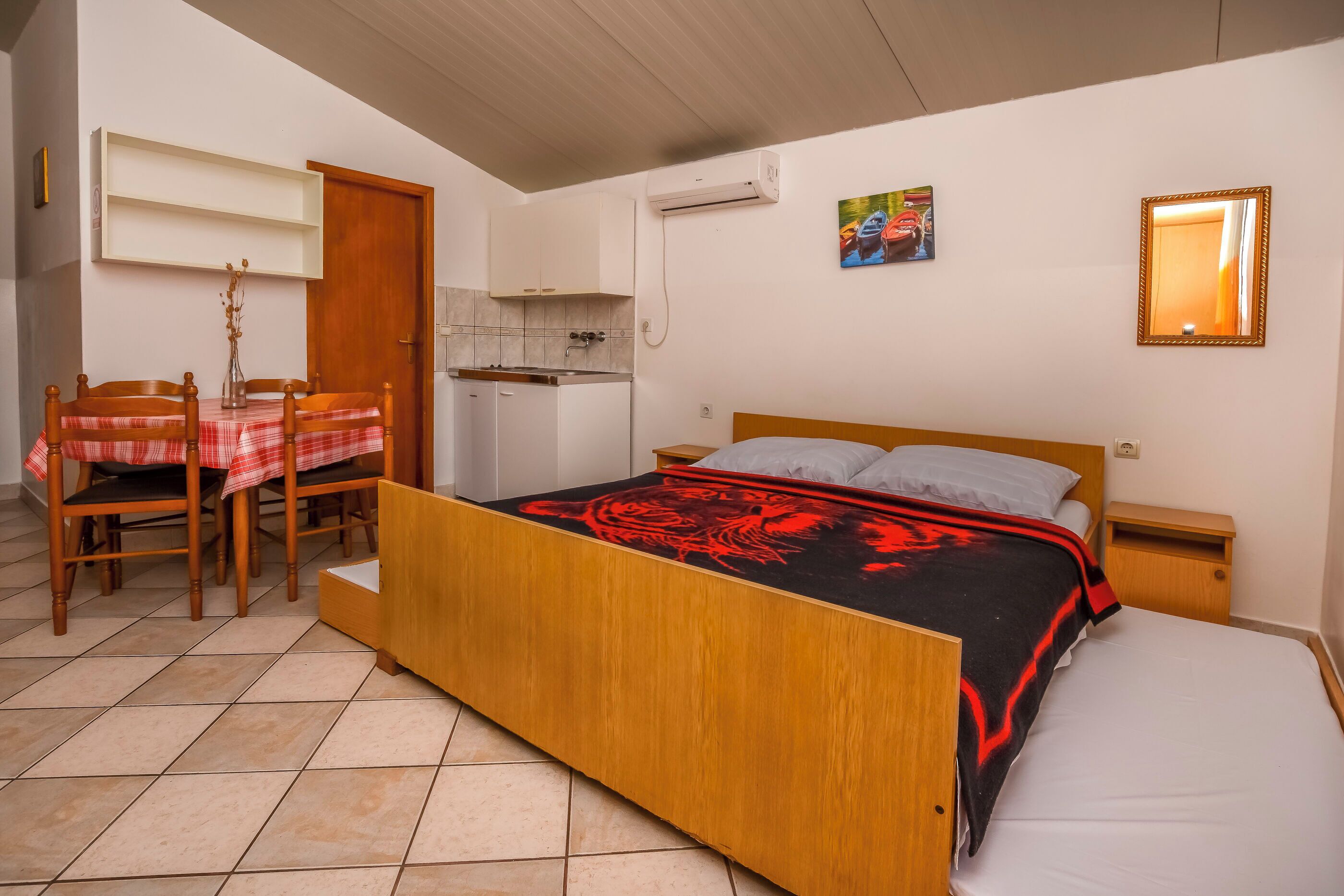 Bügeleisen/Bügelbrett, kostenloses WLAN, Bettwäsche