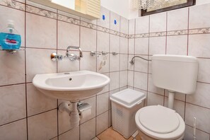 Shower, hair dryer - Apartments Jakoubek (Rogoznica)