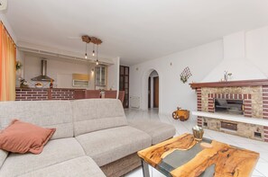 Leilighet (A1) | Oppholdsrom | TV