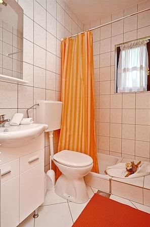 Apartment (A1) | Bathroom