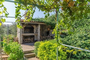 BBQ/picnic area - Apartment Tonkica (Vodice)