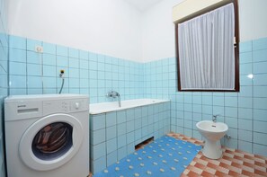 Bathroom | Shower