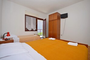 Free WiFi, bed sheets