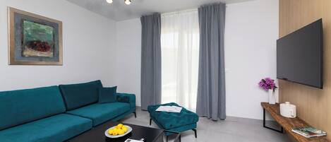 อพาร์ทเมนท์ (A1) | ห้องนั่งเล่น | ทีวี, เครื่องเล่นดีวีดี