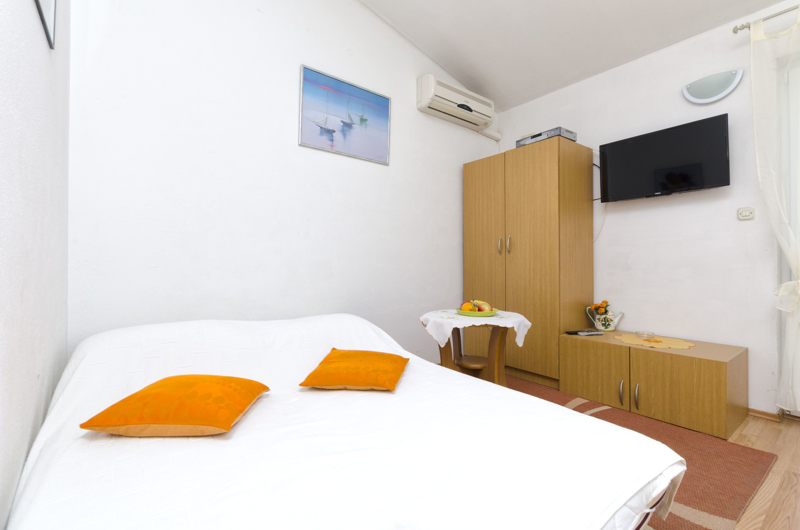 Fer et planche à repasser, accès au Wi-Fi (inclus), literie fournie