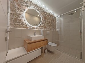 Apartment (A1) | Bathroom | Shower, hair dryer, towels - Apartments Mateo (Vodice)
