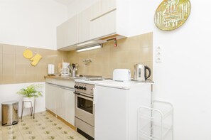 Private kitchen | Fridge, microwave, stovetop, coffee/tea maker - Apartment Jerka (Vodice)