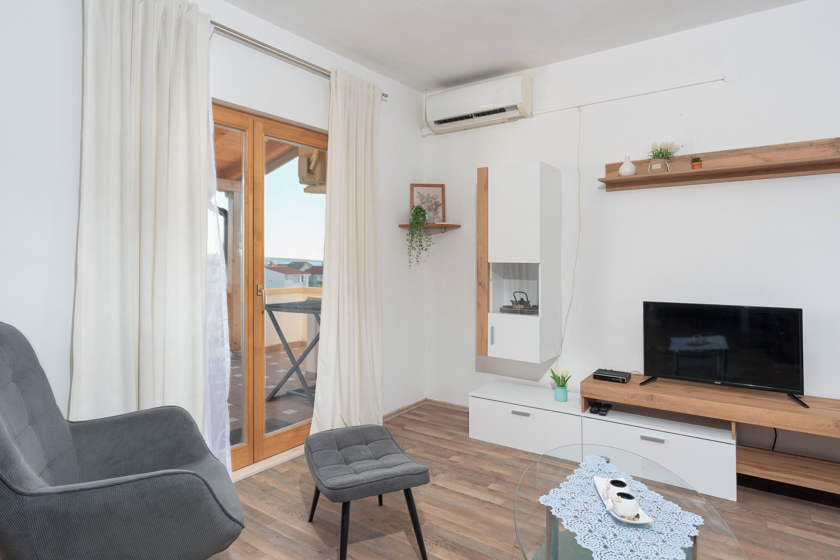 Appartement (A2) | Salle de séjour | Télévision