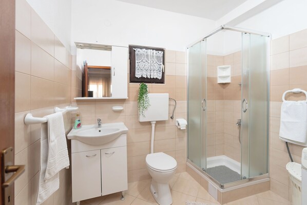 Apartment (A2) | Bathroom