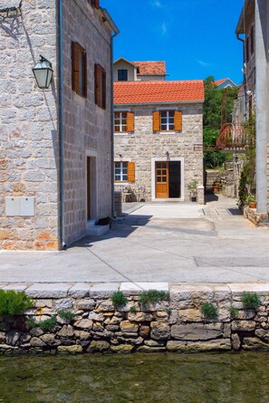 Building design - House Tia (Jelsa)