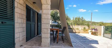 Estudio (A4) | Terraza o patio