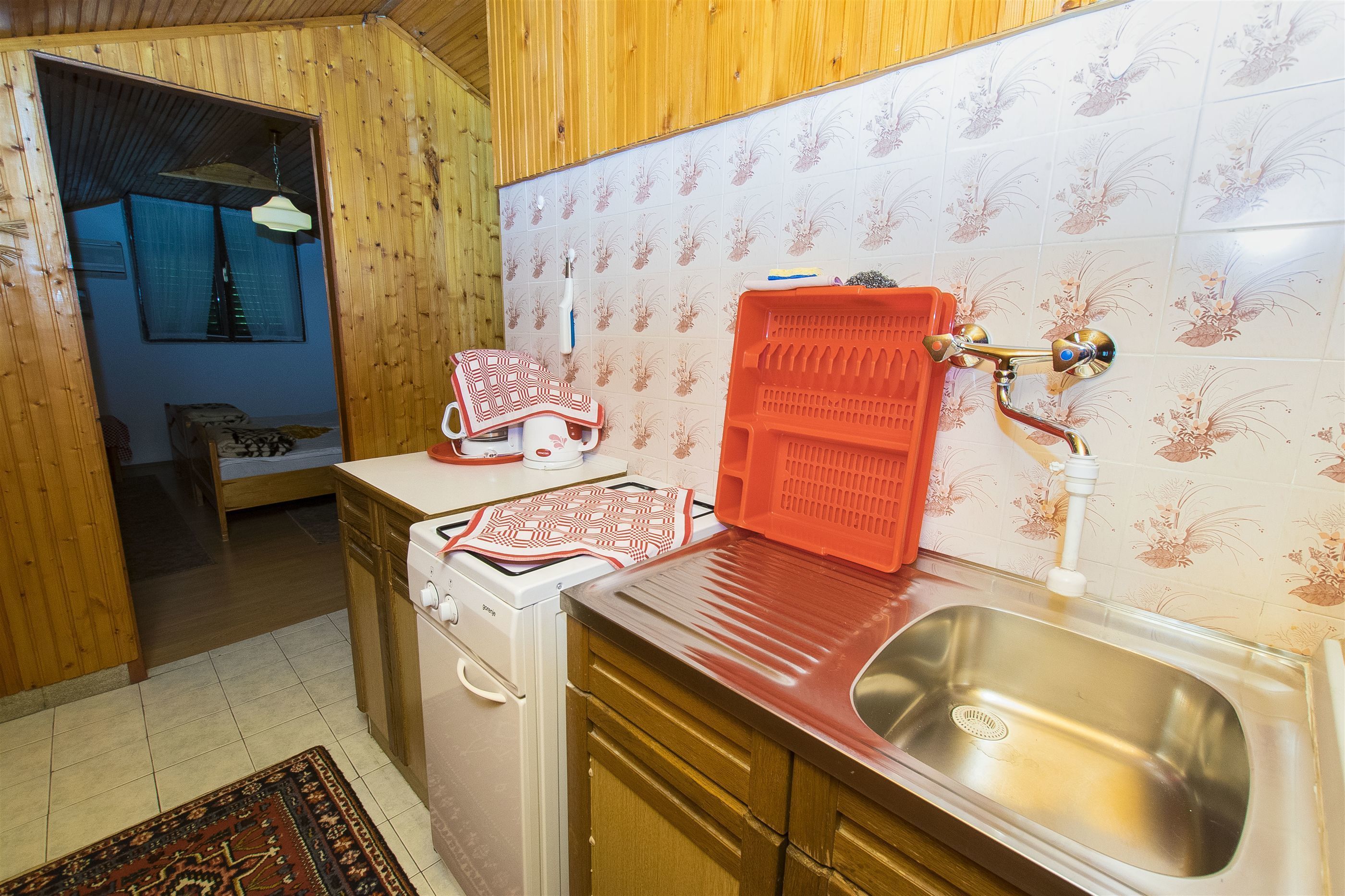 Private kitchen | Fridge, stovetop, coffee/tea maker