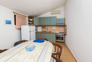 Private kitchen | Fridge, microwave, stovetop, espresso maker - Apartments Pavlina (Starigrad)