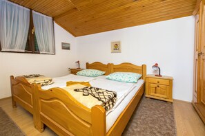 Free WiFi, bed sheets - Apartments Pavlina (Starigrad)