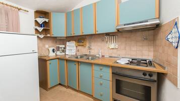 Private kitchen | Fridge, microwave, stovetop, espresso maker
