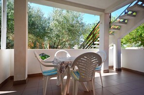 Apartment (A2) | Terrace/patio - Apartments Tome (Povljana)