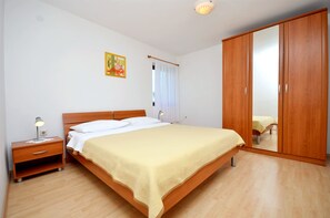 Apartment (A2) | Bed sheets - Apartments Tome (Povljana)