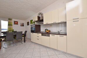 Private kitchen | Fridge, oven, stovetop, espresso maker
