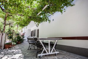 Terrace/patio - Apartments Mladen (Dugi Rat)