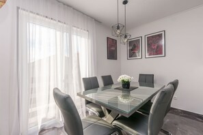 Apartment (A2) | Dining - Apartments Mladen (Dugi Rat)