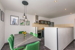 Apartamento (A3) | Cocina privada | Frigorífico, horno, placa de cocina y máquina de café espresso