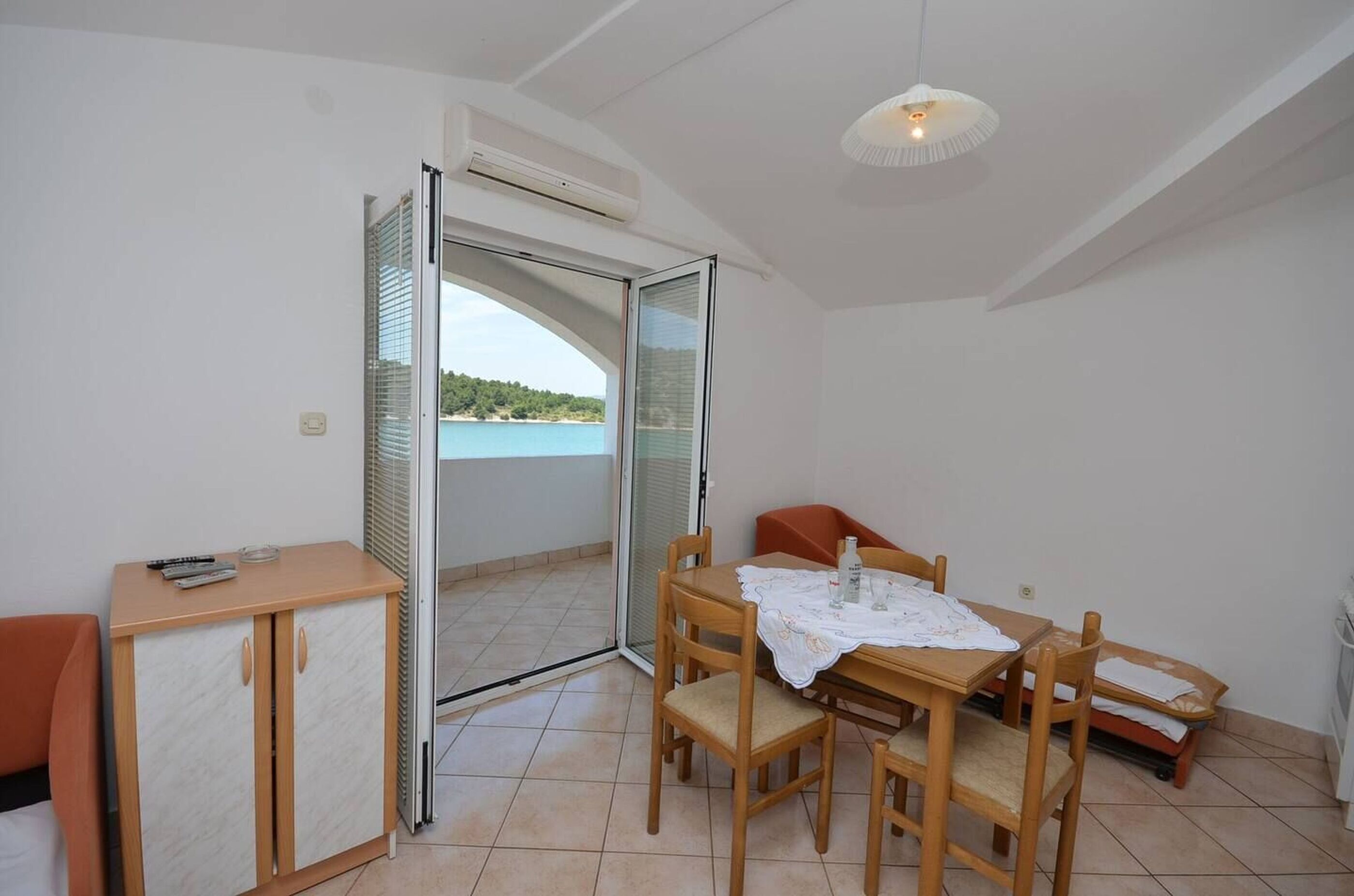 Apartment (A3) | Private kitchen | Fridge, stovetop, cookware/dishes/utensils, freezer