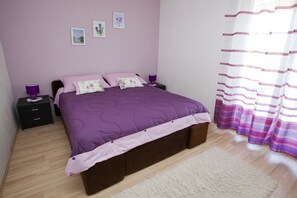 2 bedrooms, iron/ironing board, free WiFi