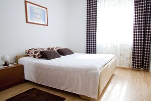 2 dormitoris, planxa i posts de planxar i wifi gratuïta 