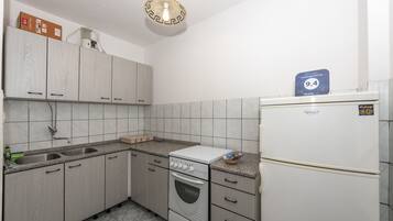 Departamento (A2) | Cocina privada | Refrigerador, horno, parrilla de estufa y cafetera de espresso