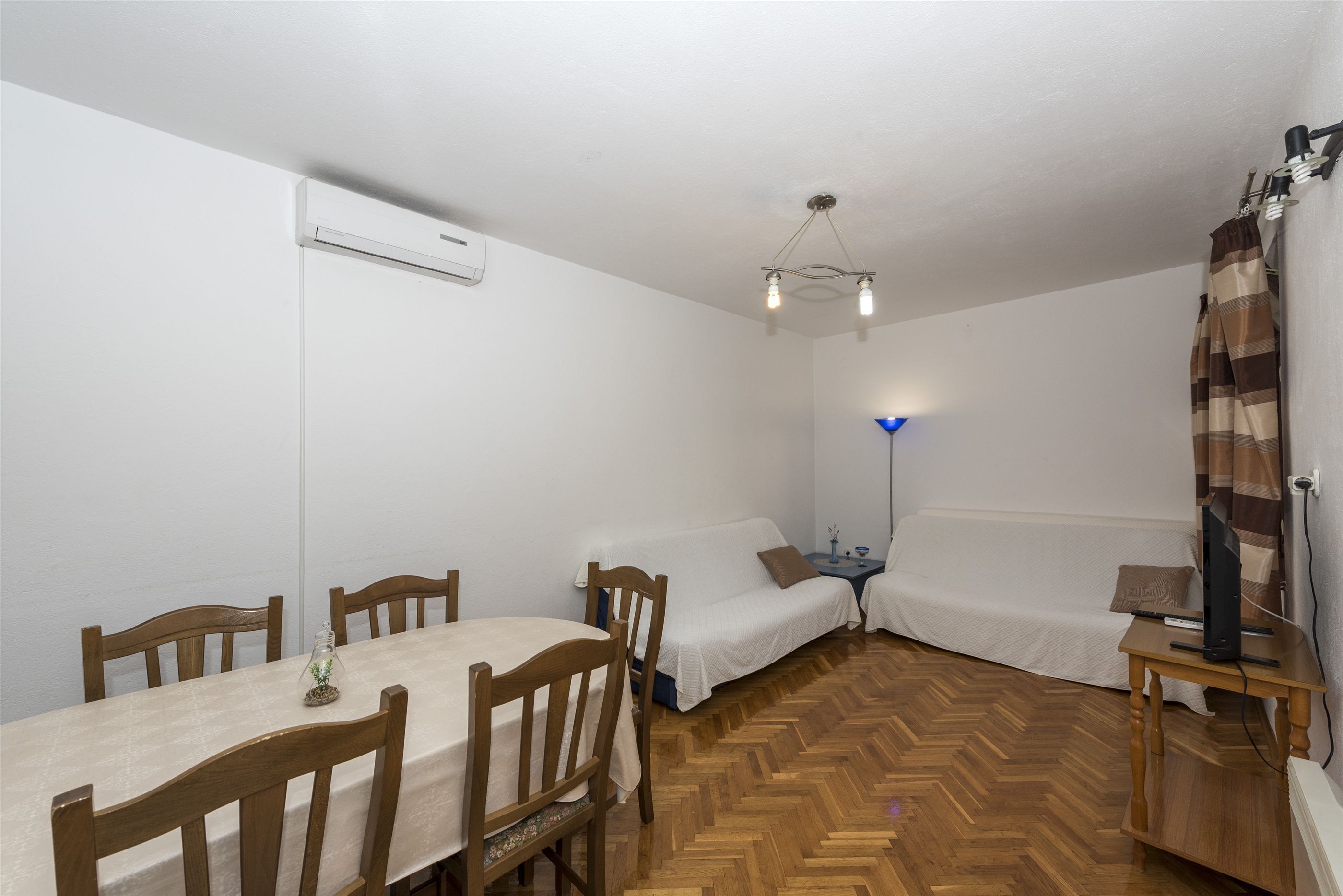 Apartment (A2) | Dining