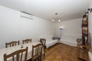 Apartment (A2) | Dining - Apartments Ivan (Starigrad)
