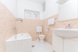 Bathroom | Towels - Apartments Zora (Starigrad)
