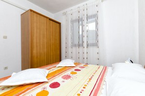 Free WiFi, bed sheets