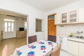 Apartment (A1) | Private kitchen | Fridge, oven, stovetop, electric kettle - Apartments Kata (Sibenik)