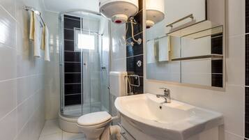 Apartment (A2) | Bathroom | Shower