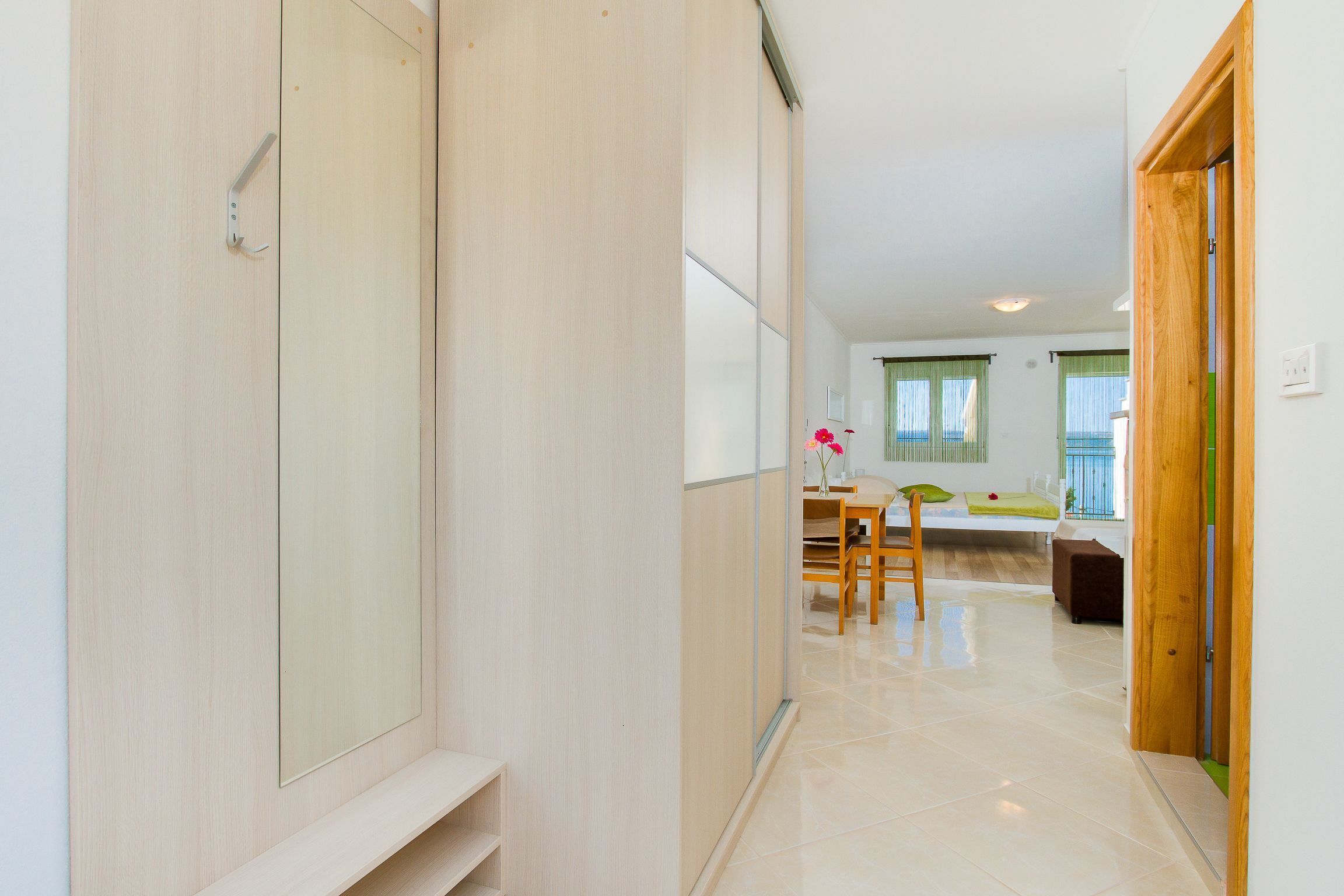 المنشأة من الداخل