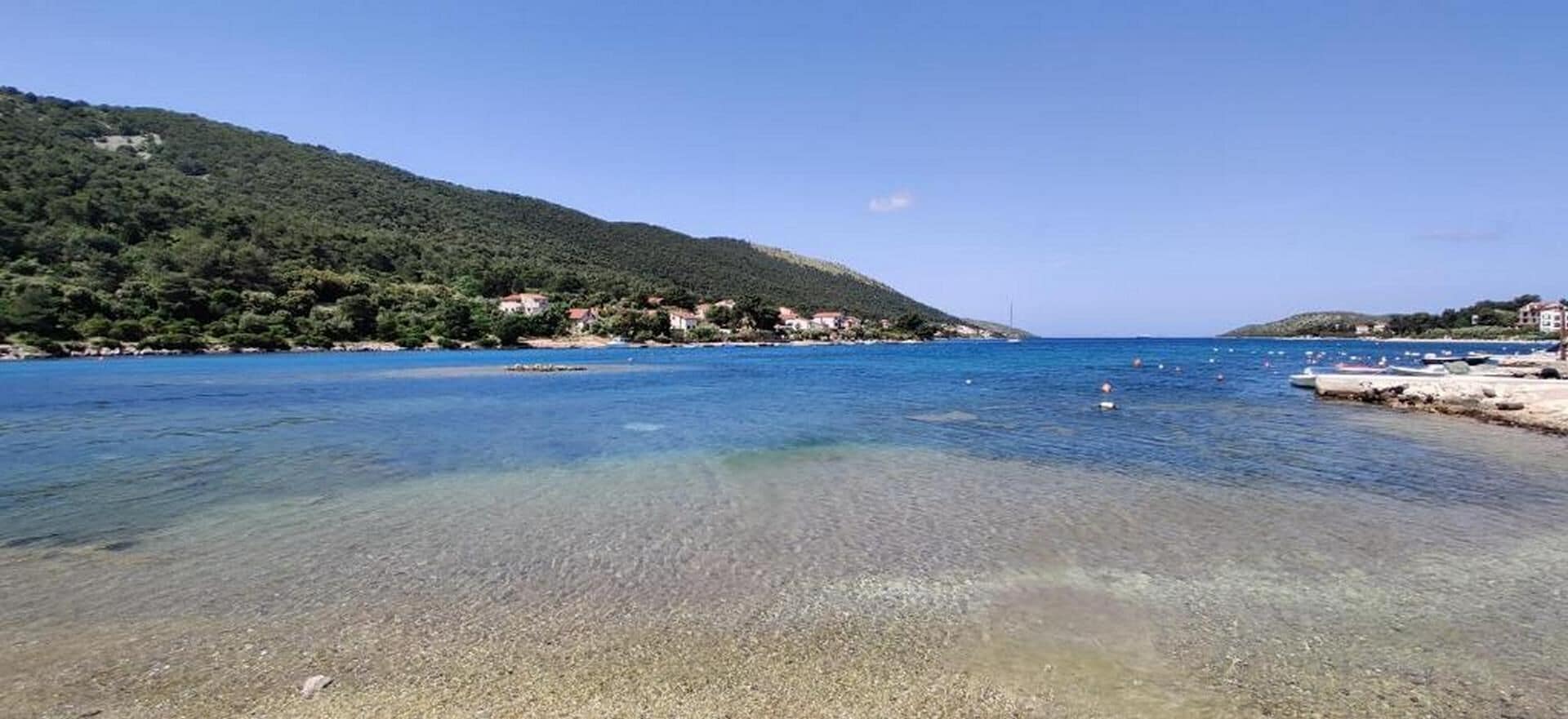 Una spiaggia nelle vicinanze