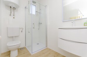 Bathroom | Shower