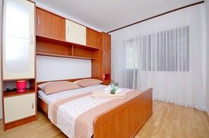 3 bedrooms, free WiFi, bed sheets