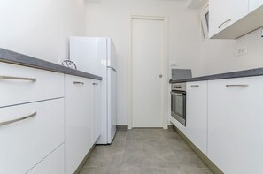Studio (A4) | Cuisine privée | Réfrigérateur, surface de cuisson, lave-vaisselle