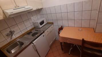 Bếp riêng | Tủ lạnh, lò vi sóng, bếp nấu, dụng cụ pha cà phê/trà