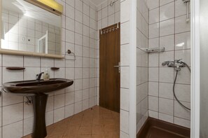 Bathroom | Shower