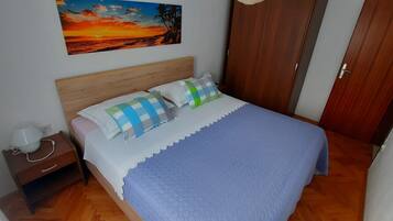 Free WiFi, bed sheets