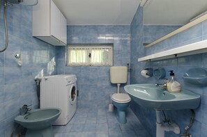 Bathroom | Shower